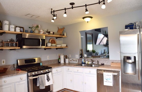 Sandalwood House | Luxury House w/ Amenities in Jacksonville