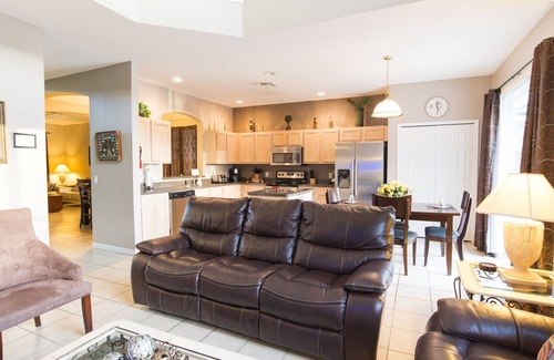 Lake Berkley Villa | Luxury/magnificent South Facing Pool/Spa Lakefront View Free WiFi Game Room