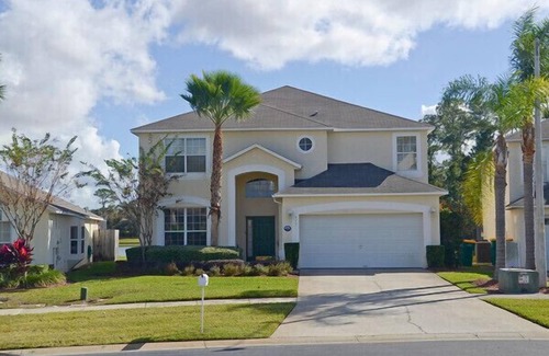 Lake Berkley Villa | Luxury/magnificent South Facing Pool/Spa Lakefront View Free WiFi Game Room