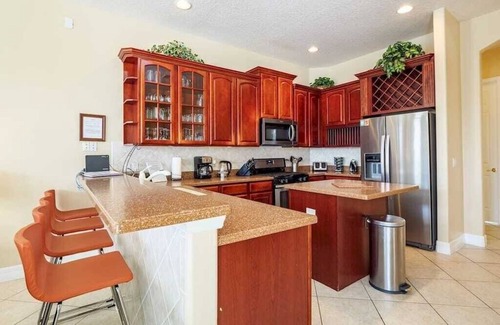 Windsor Hills House | Luxury South Facing Pool Hot Tub Pool Table Air Hockey Gym BBQ 2 Miles to Disney