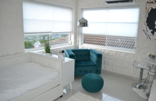 Downtown Hollywood Apartment | Luxury Studio Apartment IN Downtown! Twin Beds 29