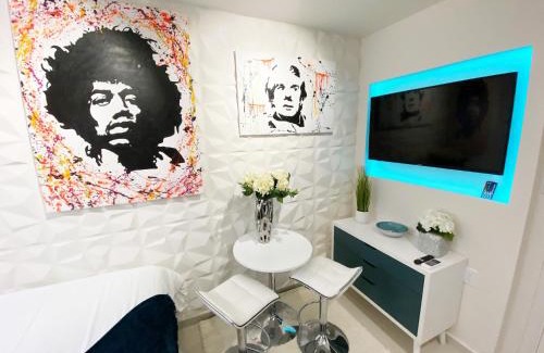 Downtown Hollywood Apartment | Luxury Studio Apartment IN Downtown! 23