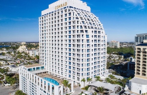 Central Beach Apartment | Luxury Two Bedroom Oceanfront Residence
