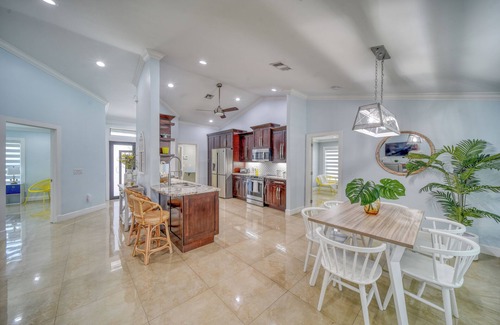 Mariner House | Luxury Villa w/Heated Pool & BBQ Patio