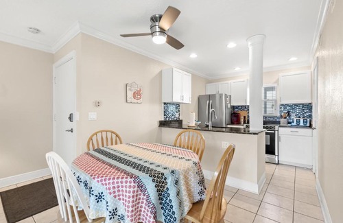 Madeira Beach Apartment | Madeira Beach Yacht Club 275A, 2 Bedrooms, Pool Access, WiFi, Sleeps 4