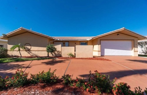 Punta Gorda House | Magical Family Oasis - Diamond Sunsets in Vacation Land -Sleeps10 -Pet Friendly