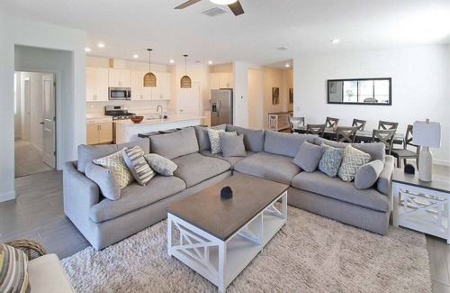 Lakewood Ranch House | Magnificent 4/3 waterfront pool home in Lorraine Lakes - Waterfront Dreamin