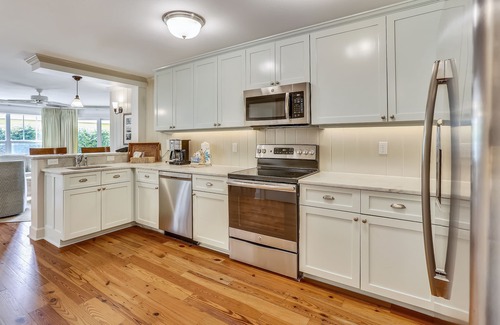 Holmes Beach Condo | Mainsail Beach Inn 2 Bedroom