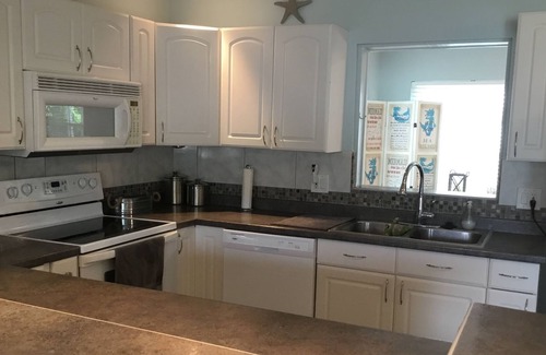 Englewood House | Manasota Mermaid is a beautiful South Florida Villa with Private Outdoor Pool.