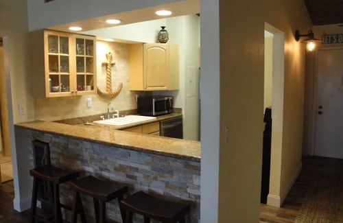 Marco Island Condo | Mariner of Marco, 2 Bedroom, 2 Bath, Gulf view, across the street from beach