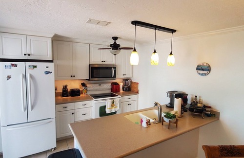 Melbourne Beach House | Melbourne Beach Paradise 2 bed 2 bath w Fitness, Pools and more!