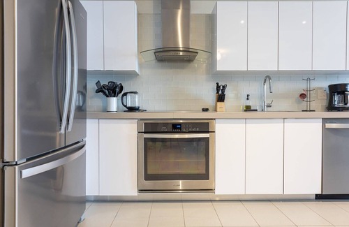 Town Square Condo | Miami Modern - Lux Amenities, Pool & Parking