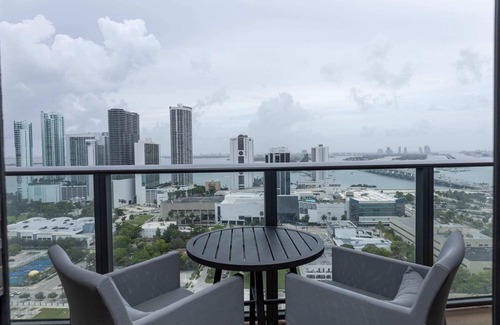 Town Square Condo | Miami Modern - Lux Amenities, Pool & Parking
