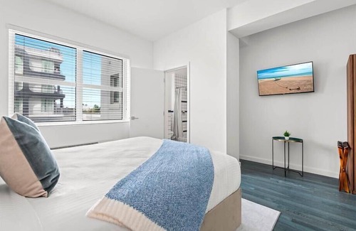 West Avenue Hotel | Miami South Beach Queen Junior | Outdoor Pool & Terrace