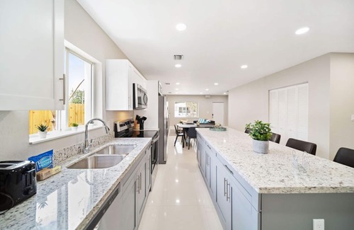 Liberty City House | Miami Wynwood Luxury House 4 Bedrooms-3 Bathrooms