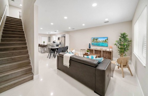 Liberty City House | Miami Wynwood Luxury House 4 Bedrooms-3 Bathrooms