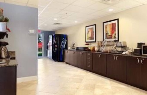 Spring Hill Hotel | Microtel Inn & Suites by Wyndham Spring Hill/Weeki Wachee