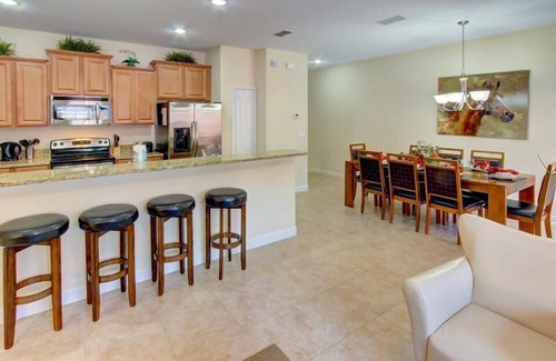 West Kissimmee House | Minutes to Disney, Contactless check-in, Free Wifi, Resort Community w/tons of Amenities