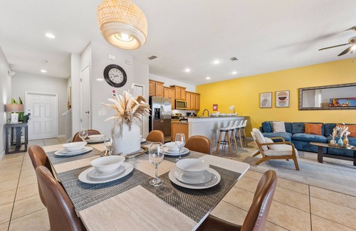 West Kissimmee House | Minutes to Disney Pvt Pool Free Wi-Fi & Perks