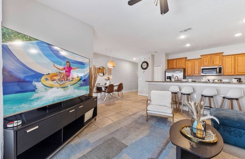 West Kissimmee House | Minutes to Disney Pvt Pool Free Wi-Fi & Perks