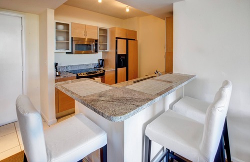 Aventura Condo | Modern 2-2 in the middle of everything in Luxury Aventura! Gym-Pool-Front Desk