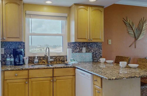 Treasure Island Condo | Modern 2Br/2Ba Beachfront Condo with an Incredible View. Amenities, Pool, Beautiful Beach