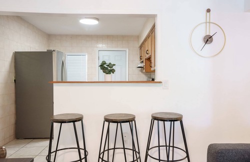 Seybold Apartment | Modern 3-Bedroom in Heart of Wynwood Art District