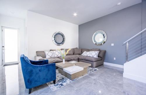 Coral Way House | Modern 4-Bedroom Townhouse with Pool!