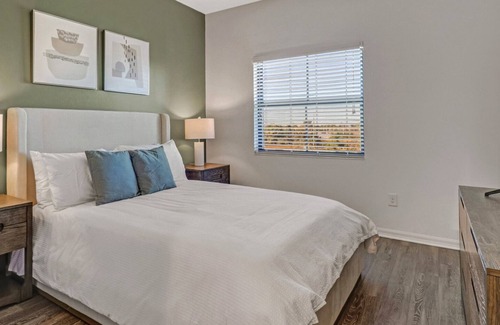 Diplomat Apartment | Modern Apartment in Prime Location (ID8612X67)