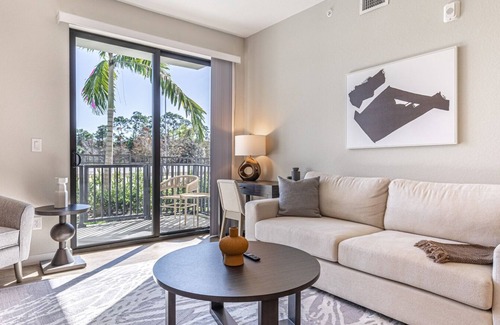 Three Oaks Apartment | Modern Apartment in Prime Location (ID7971X55)