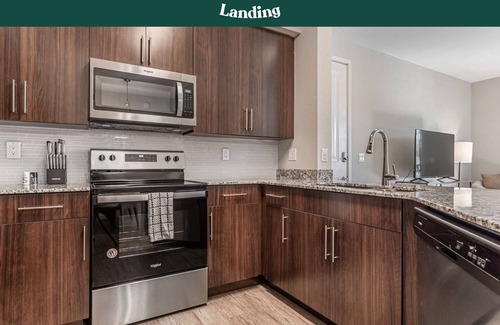 Three Oaks Apartment | Modern Apartment in Prime Location (ID7971X55)