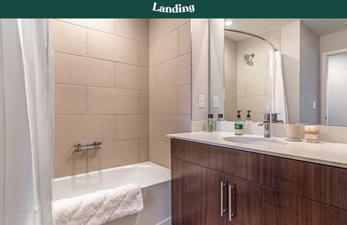 Three Oaks Apartment | Modern Apartment in Prime Location (ID7971X55)