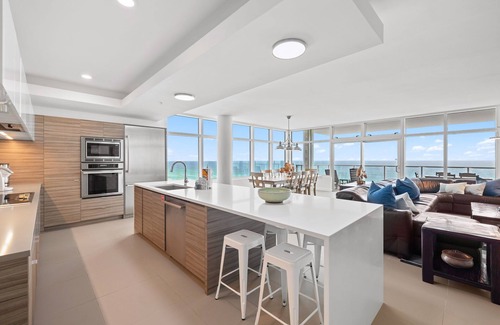 Fort Walton Beach - Destin Condo | Modern Beachfront Condo w/Luxe Amenities & private beach access in Destin! 🌊🌴☀