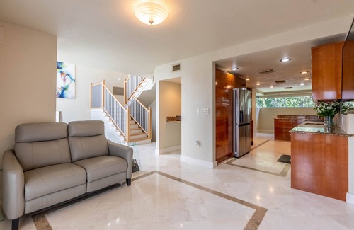 Beach Park House | Modern Home next to Bucs Stadium & Airport