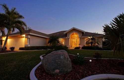 Pelican House | Modern luxury villa, south-facing, boat (optional),rental prices incl. 11.5% tax