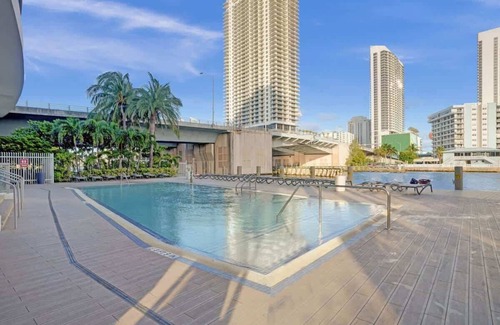 Hallandale Beach Apartment | Modern Ocean Canal View Condo Beach Service 2704