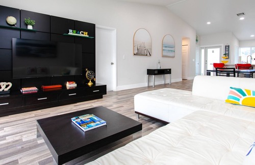 Dania Beach House | Modern Villa w/ Heated Pool by the Beach