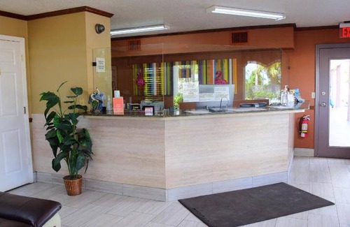 Okeechobee Hotel | Motel ∙ 4 guests