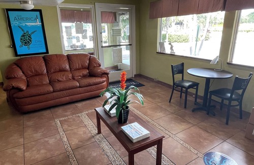 Riviera Beach Hotel | Motel 6 Riviera Beach, FL