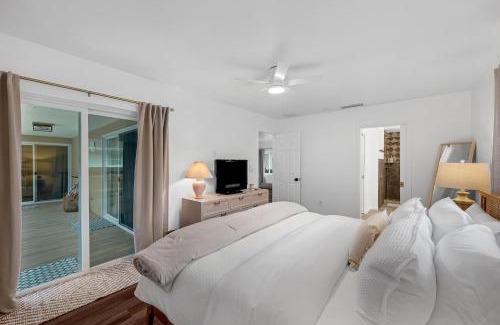 Central Naples House | Naples Henrie Hideaway - Private Pool, pet friendly 12 mins from Beach & Downtown