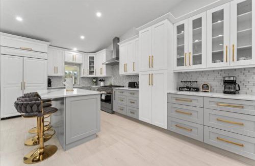 Rural Estates House | Naples Hidden Gem, Pet Friendly, King Beds