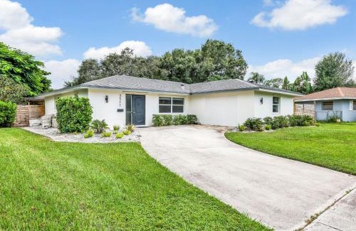 Central Naples House | Naples Oasis, Perfect Getaway