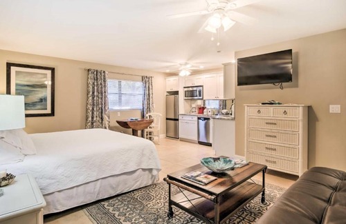 East Naples Apartment | Naples Vacation Rental with Dock and Pool Access!