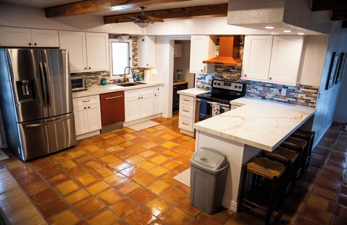 Laurel House | Nautilus Hacienda is 5 minutes to Nokomis beach! 10 minutes to downtown Venice