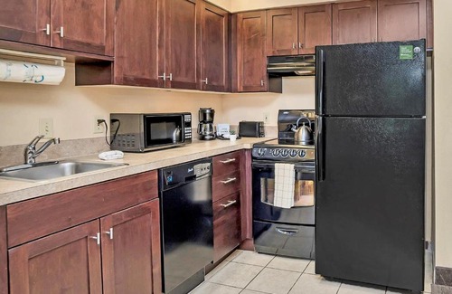 Florida Central Atlantic Coast Apartment | Near Disney- 1BR Suite with King Bed - Pool and Hot Tub!