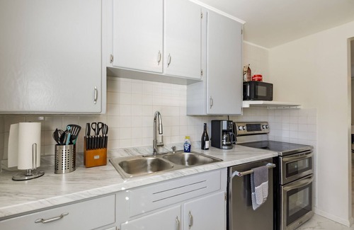 Clearwater House | New Beautiful 2 bedroom with dedicated office and yard!