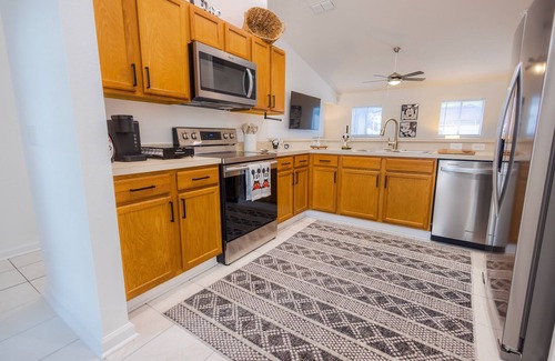 Davenport House | NEW! Castle on Hillcrest- 9 miles to Disney!