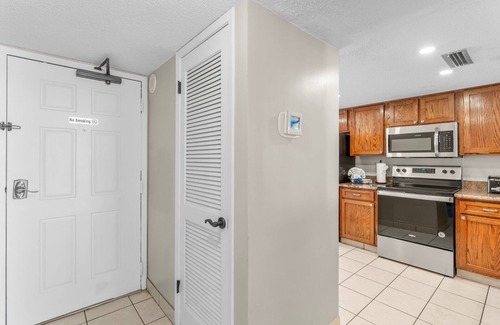 Lower Grand Lagoon Condo | New Floors in 2025! 3BR Gulf-Front near St Andrews Park