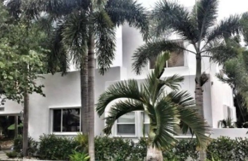 Parker Ridge House | NEW! Historic Estate-Heated Pool - Two Guest Houses - Sleep16 - NEAR EVERYTHING
