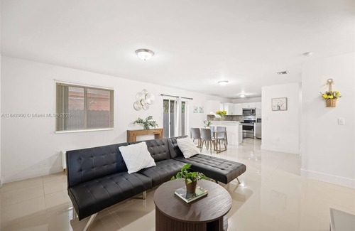 Liberty City House | New house 3 minutes to Design District, Midtown. 10min to South Beach, Downtown